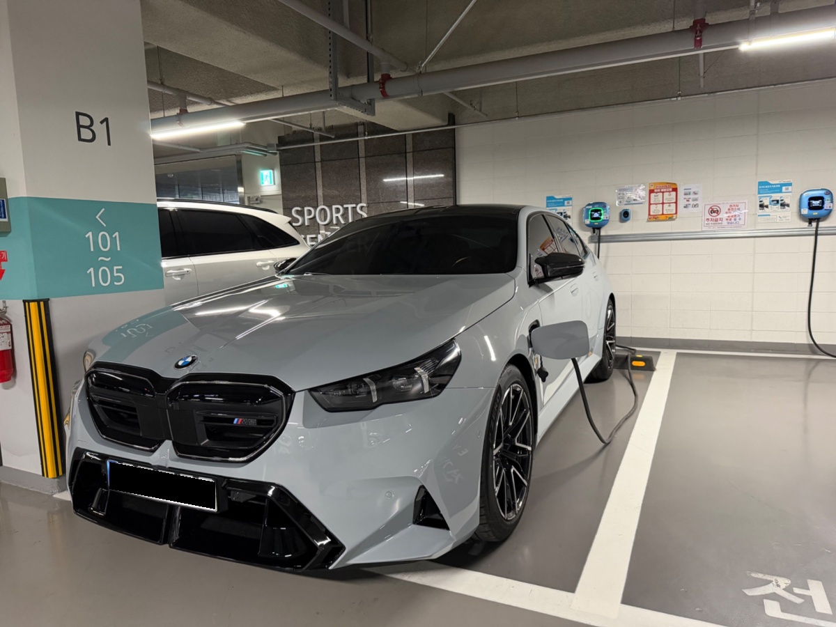BMW M5, 2025 — фото 4 из 11