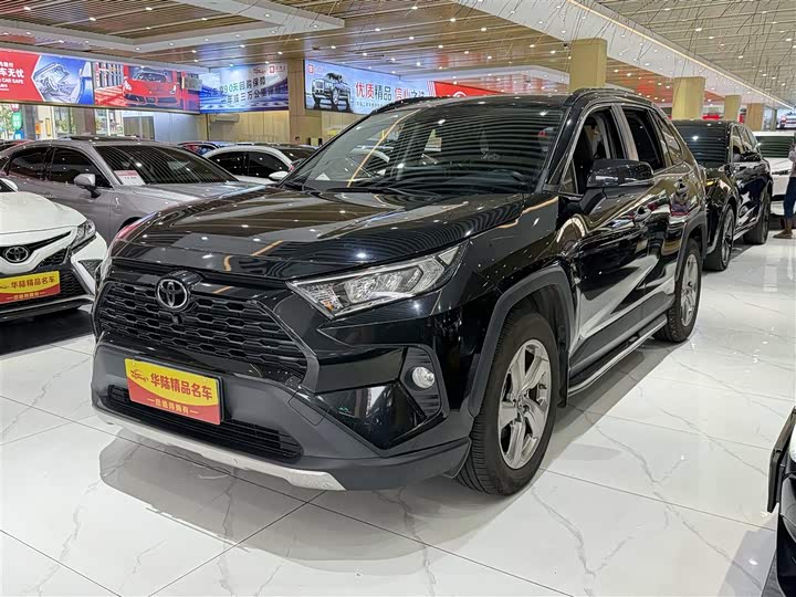Toyota RAV4, 2022 — купить в Москве под ключ