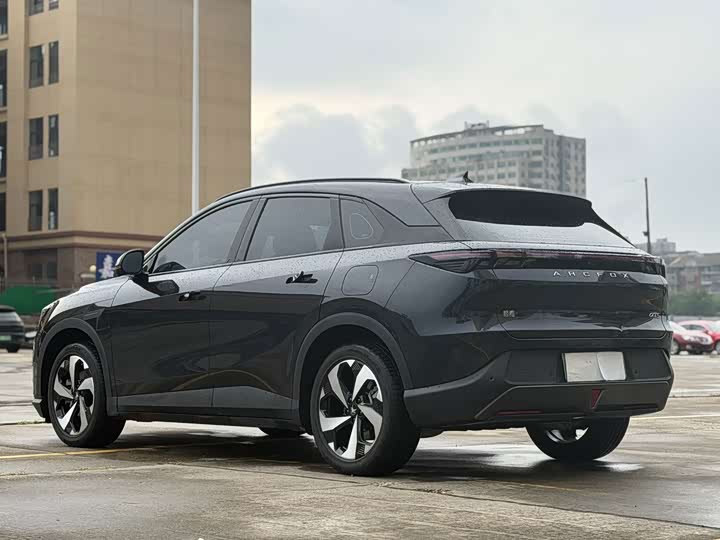 BAIC Arcfox Alpha T5, 2025 — фото 6 из 9