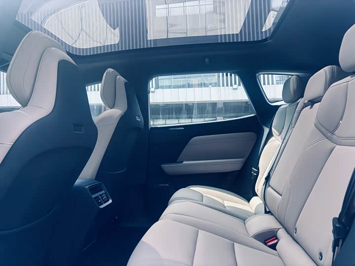Volvo XC70 Hybrid, 2026 — фото 9 из 9
