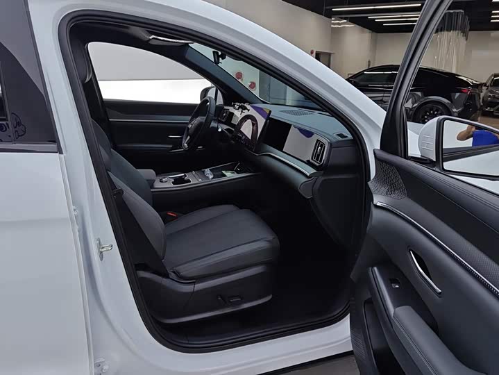 BYD Song Pro Hybrid, 2026 — фото 8 из 9