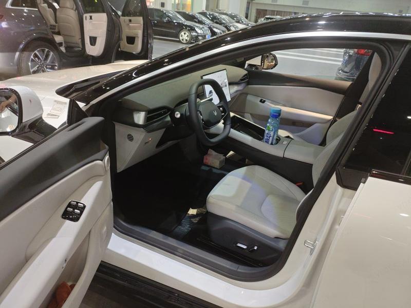 BAIC Arcfox Alpha S5, 2026 — фото 6 из 9