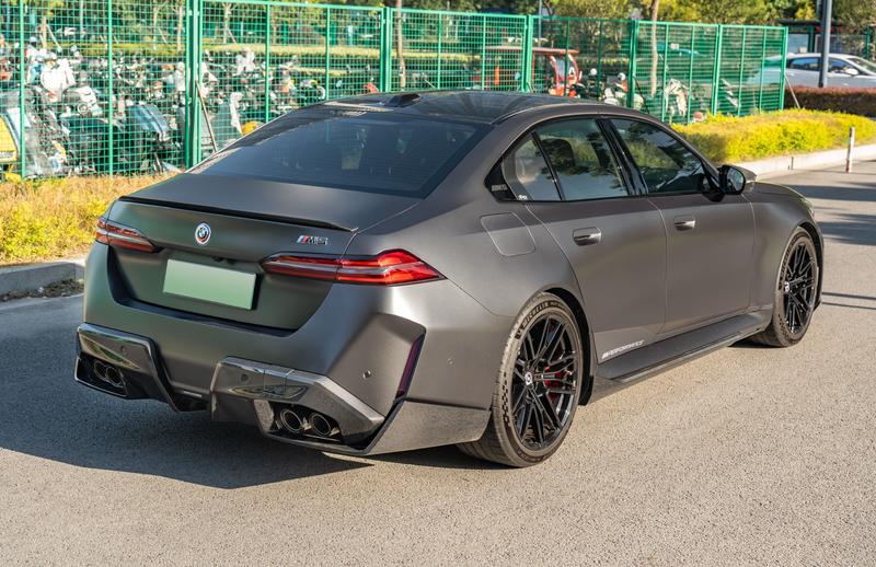 BMW M5 Hybrid, 2025 — фото 6 из 12