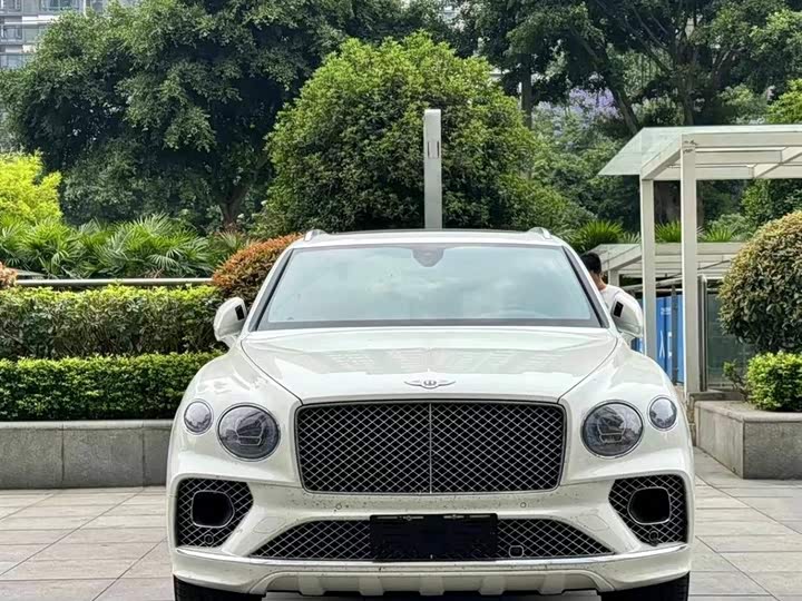 Bentley Bentayga Hybrid, 2022 — фото 2 из 7