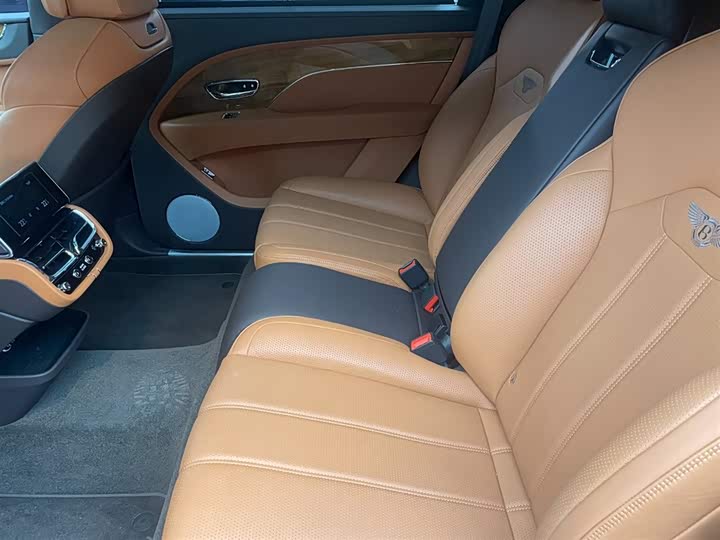 Bentley Bentayga, 2024 — фото 9 из 9