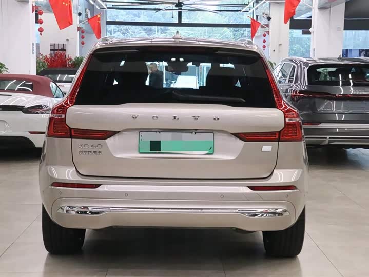 Volvo XC60 Hybrid, 2024 — фото 3 из 9