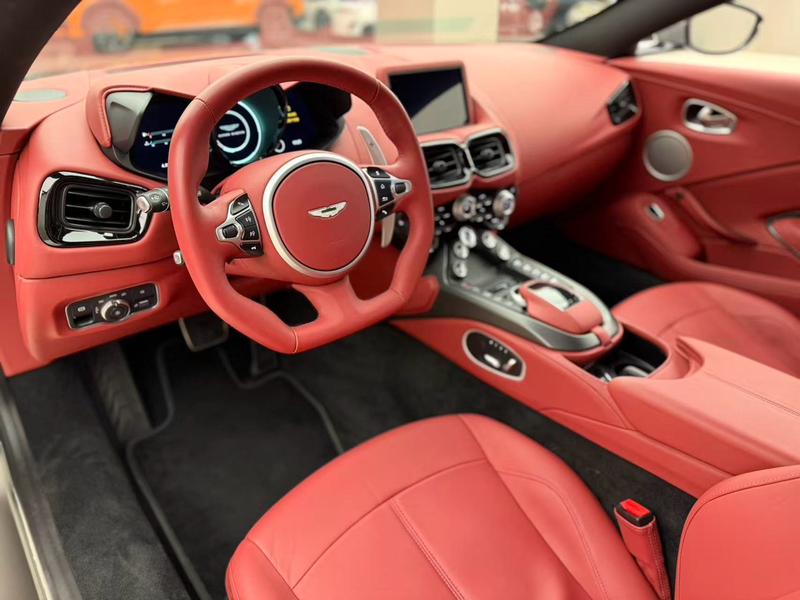 Aston Martin V8 Vantage, 2022 — фото 5 из 11
