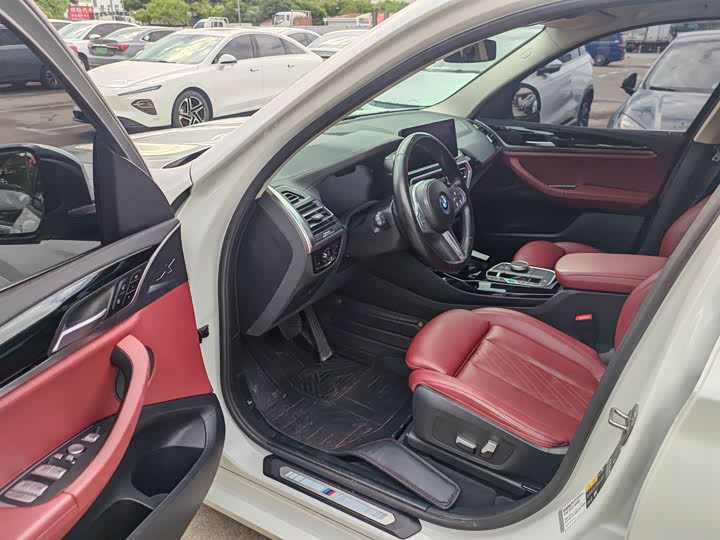 BMW iX3, 2023 — фото 5 из 9
