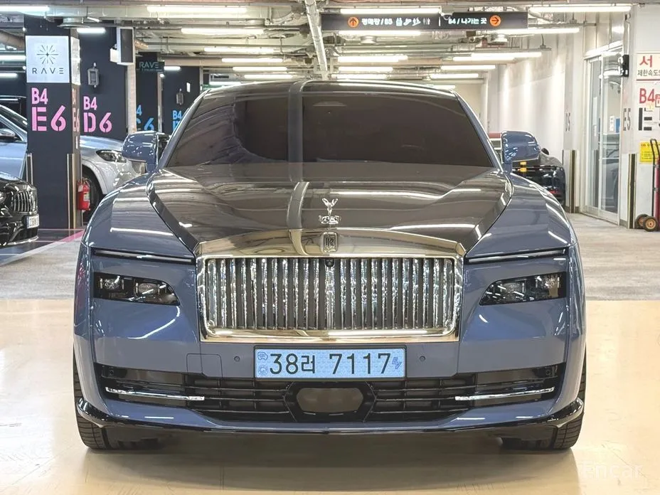 Rolls-Royce Spectre, 2023 — фото 3 из 12
