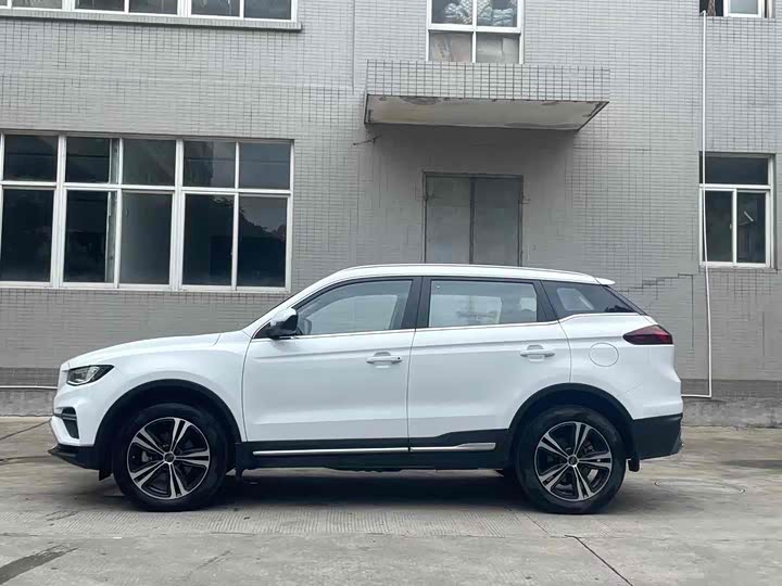 Geely Atlas, 2022 — фото 5 из 9