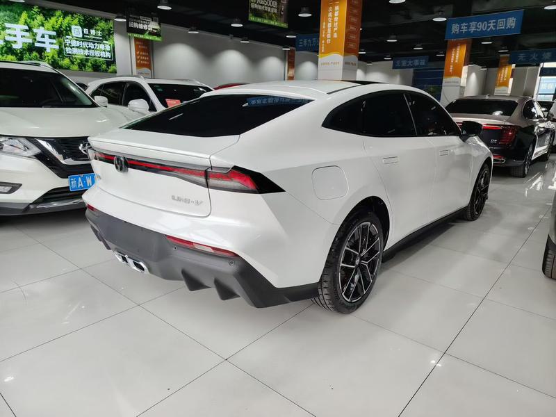 Changan UNI-V Hybrid, 2026 — фото 6 из 11