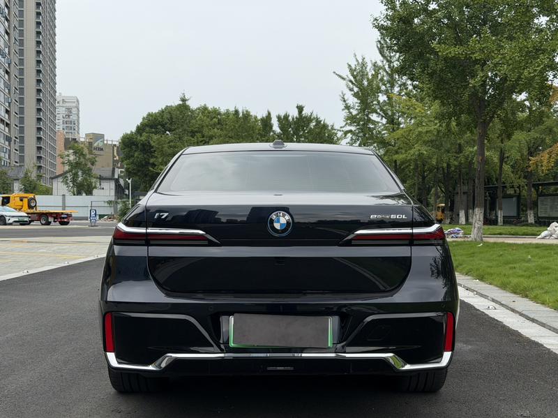 BMW i7, 2024 — фото 6 из 12