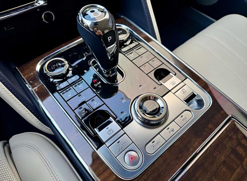 Bentley Flying Spur, 2022 — фото 7 из 9