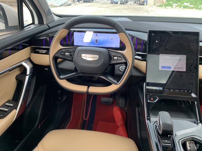 Geely Atlas L, 2023 — фото 10 из 12