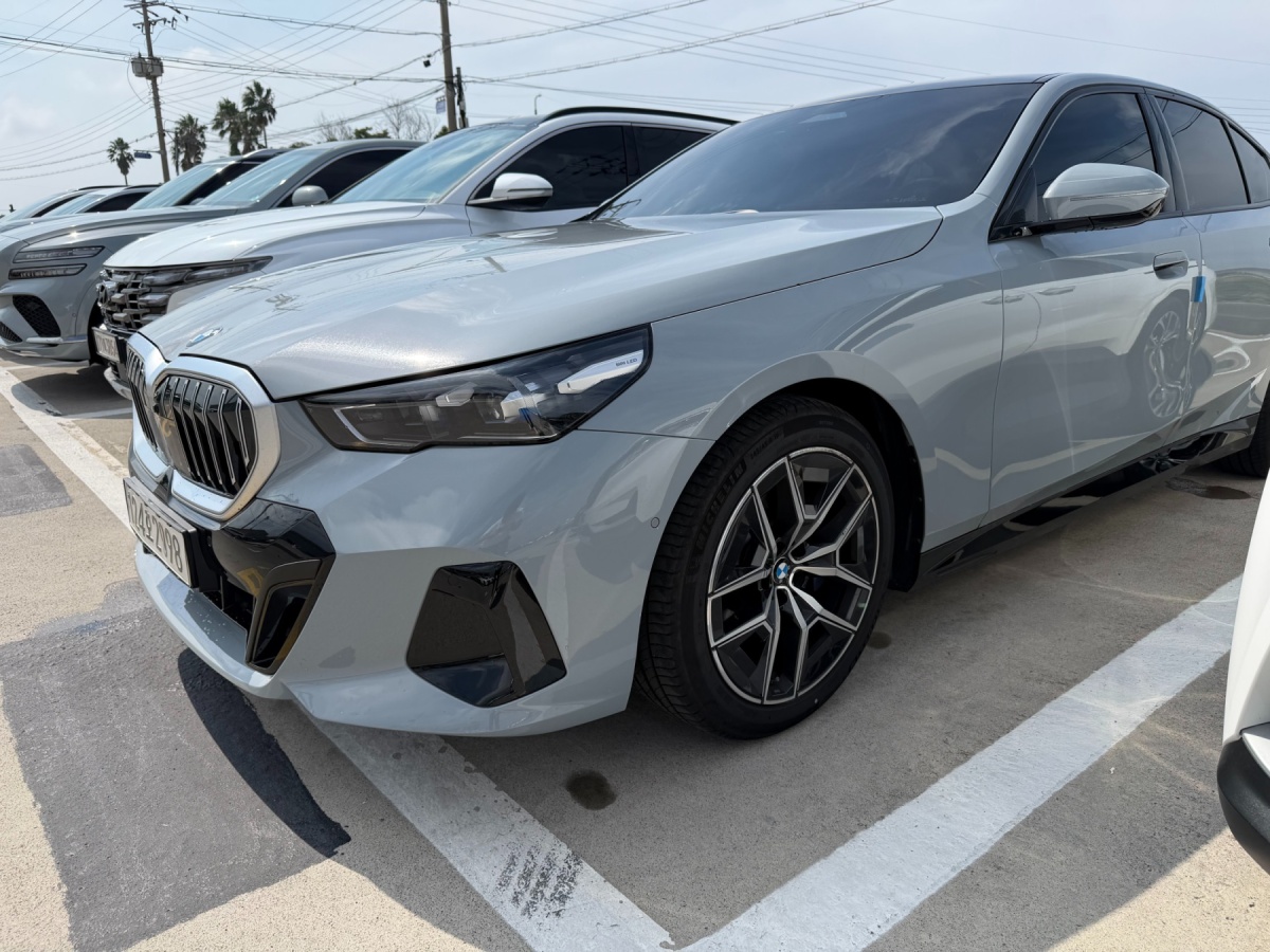 BMW 5 Series, 2025 — фото 2 из 12