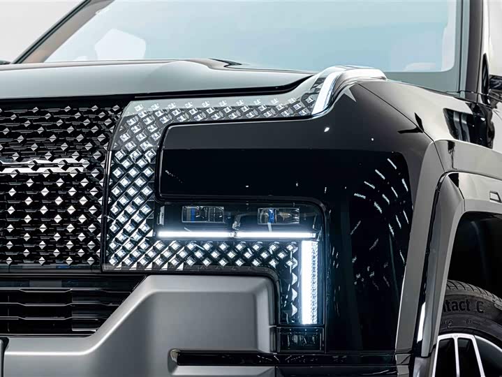 BYD Yangwang U8, 2023 — фото 4 из 9