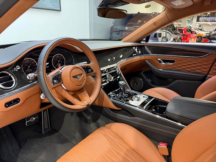 Bentley Flying Spur, 2024 — фото 6 из 9