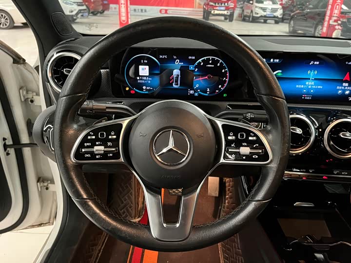 Mercedes-Benz A-Class, 2022 — фото 8 из 9