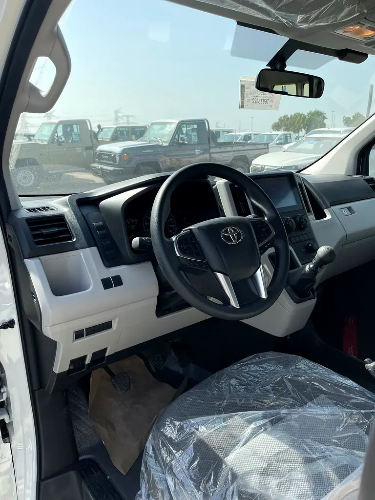 Toyota Hiace, 2026 — фото 7 из 10
