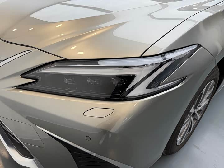 Lexus ES, 2025 — фото 7 из 9