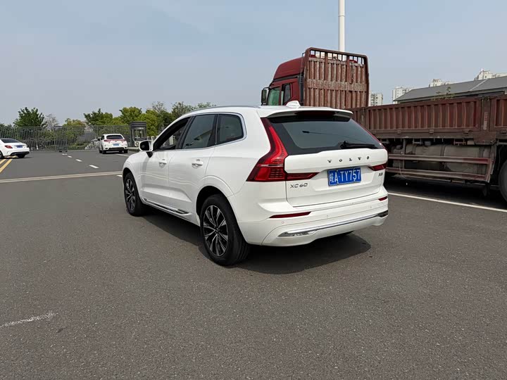 Volvo XC60, 2023 — фото 5 из 9