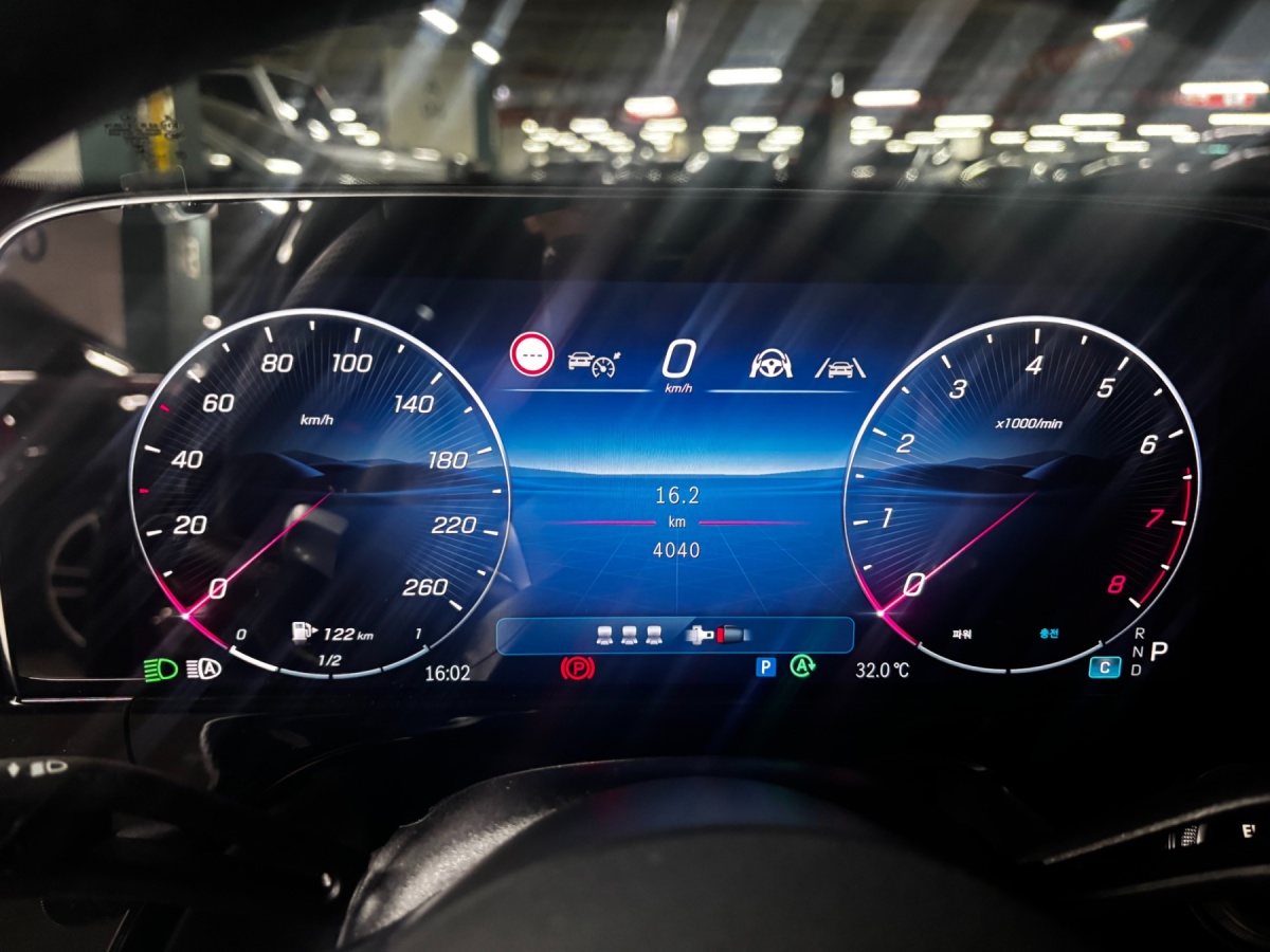 Mercedes-Benz E-Class, 2025 — фото 8 из 12