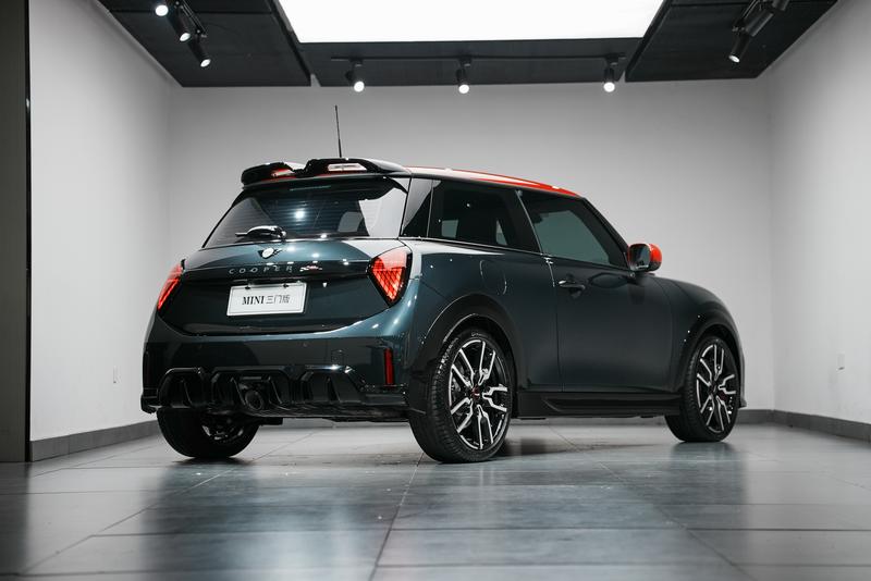 Mini Mini JCW, 2025 — фото 5 из 12