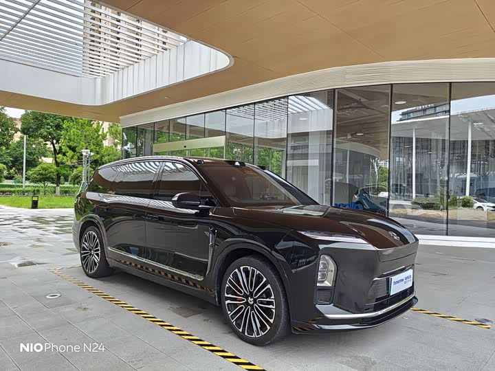 Nio ES8, 2025 — фото 8 из 9