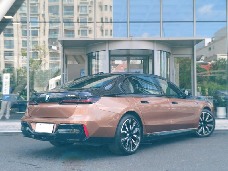 BMW i7, 2024 — фото 6 из 12