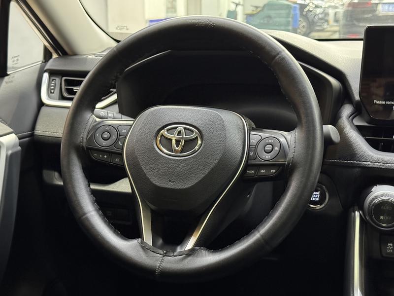 Toyota RAV4, 2023 — фото 9 из 12