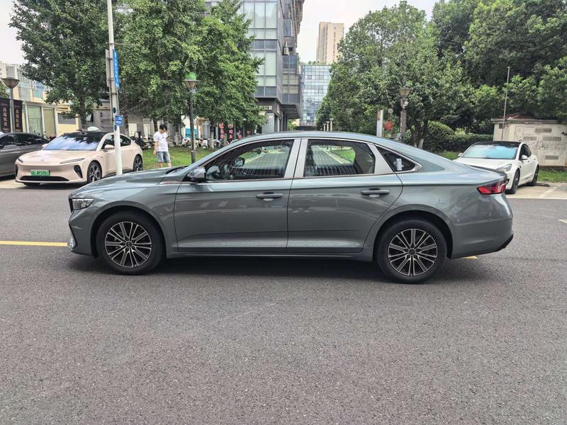 Geely Preface, 2025 — фото 4 из 12