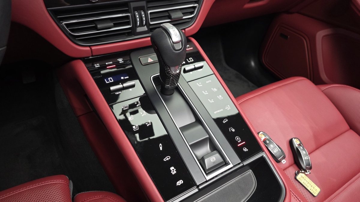 Porsche Macan, 2023 — фото 8 из 12