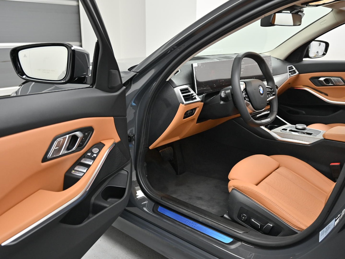 BMW 3 Series, 2025 — фото 10 из 12