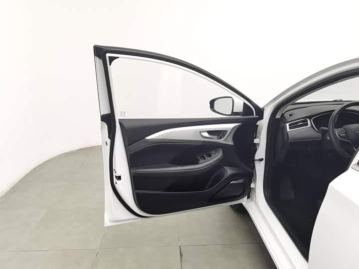 Roewe i6 Max EV, 2026 — фото 8 из 9