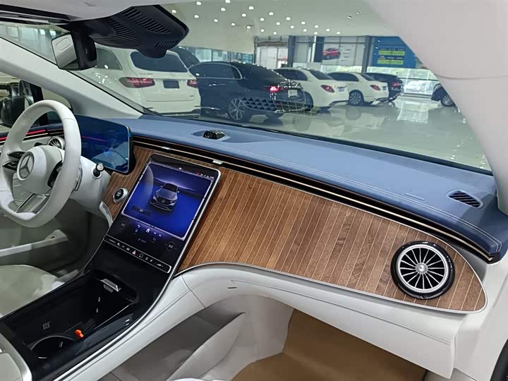 Mercedes-Benz EQE, 2025 — фото 3 из 9