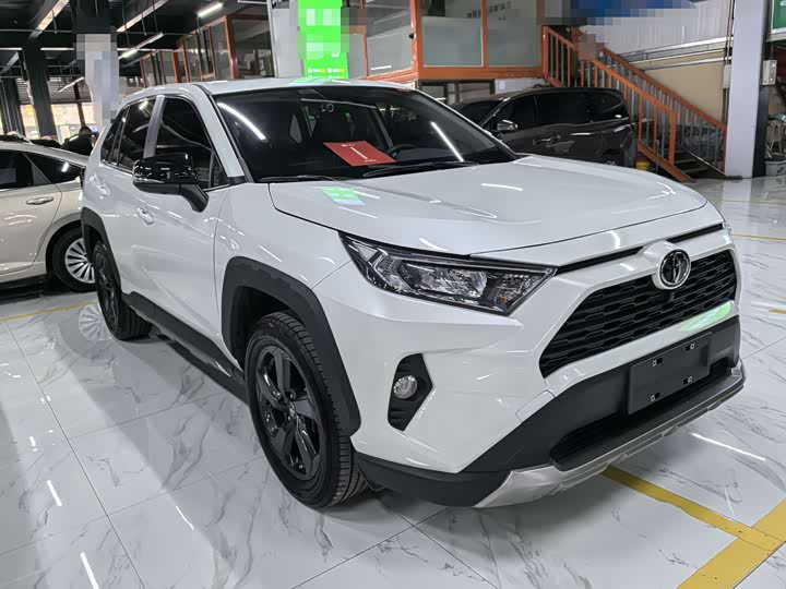 Toyota RAV4, 2022 — фото 3 из 9
