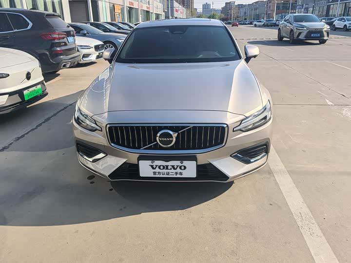 Volvo S60, 2023 — фото 2 из 9