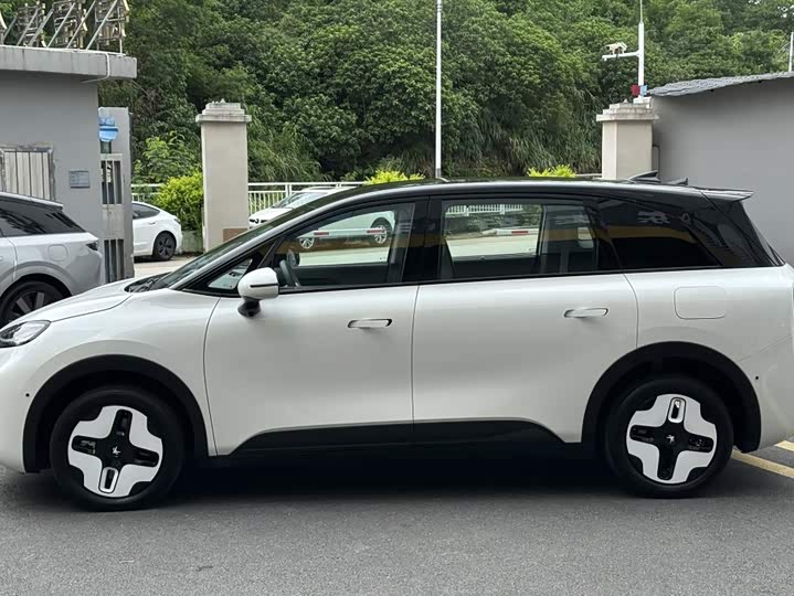 BAIC Arcfox Kaola, 2023 — фото 7 из 9
