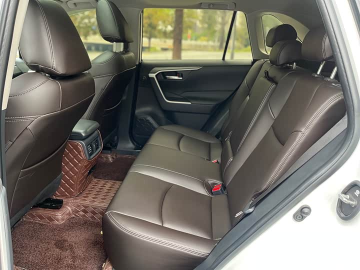 Toyota RAV4, 2021 — фото 5 из 9