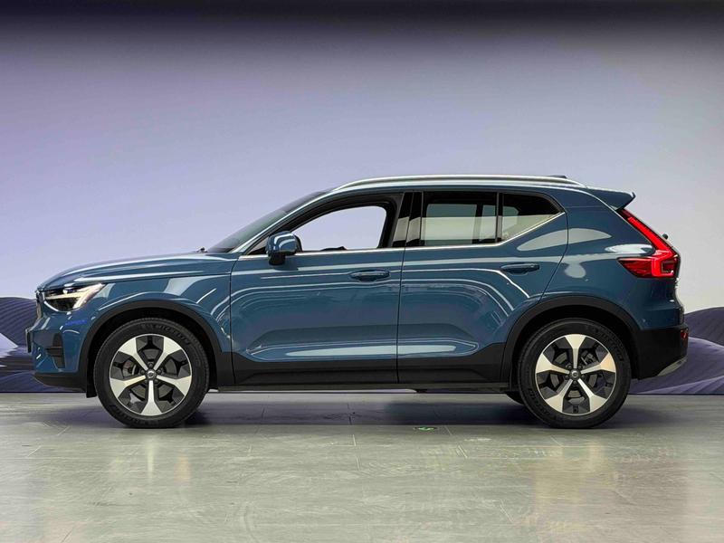 Volvo XC40, 2023 — фото 4 из 12