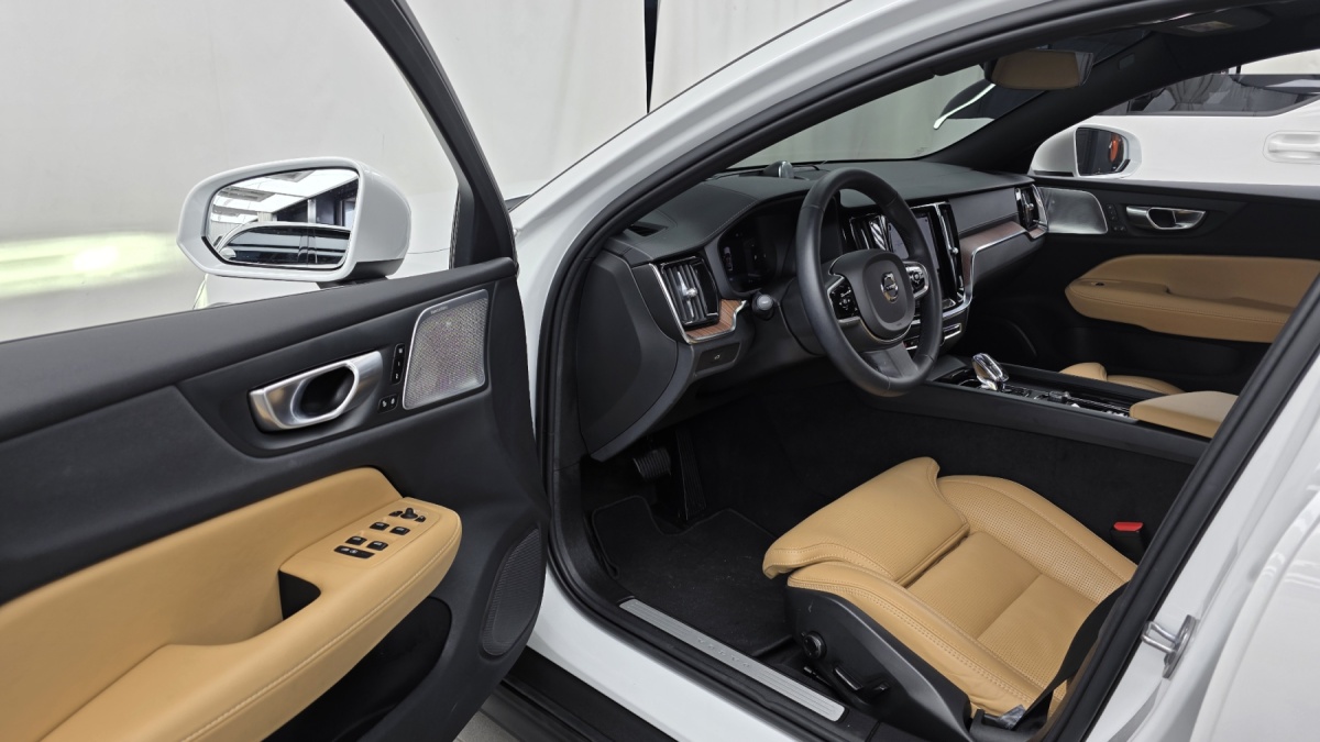 Volvo V60, 2023 — фото 10 из 12