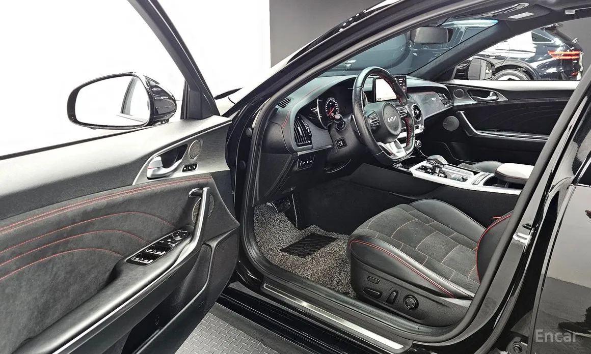 Kia Stinger, 2022 — фото 11 из 12