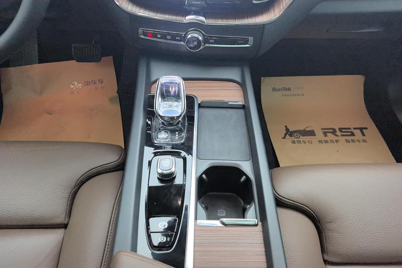 Volvo XC60, 2024 — фото 9 из 12