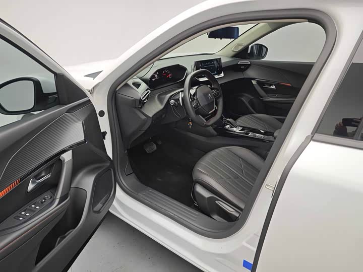 Peugeot 2008, 2023 — фото 9 из 9
