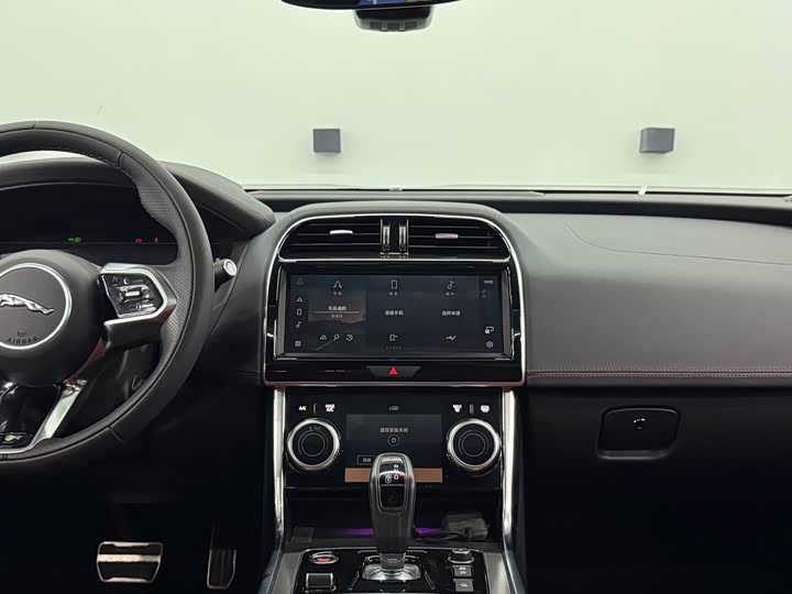 Jaguar XE L, 2023 — фото 9 из 9