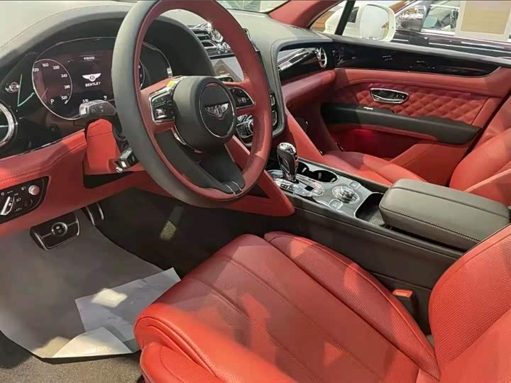 Bentley Bentayga, 2022 — фото 4 из 7