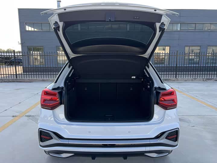 Audi Q2L, 2022 — фото 7 из 9