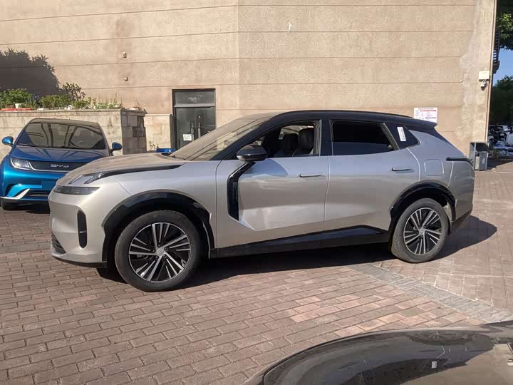 Lynk & Co 08 EM-P Hybrid, 2024 — фото 9 из 9
