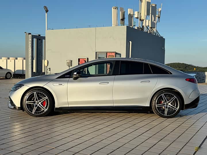 Mercedes-Benz EQE AMG, 2023 — фото 8 из 9