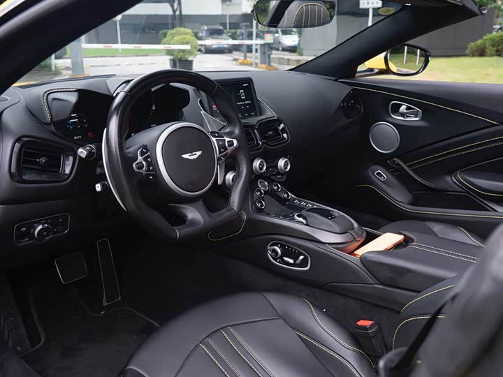 Aston Martin V8 Vantage, 2022 — фото 7 из 9
